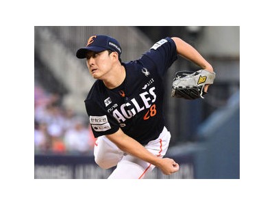 장유호 데뷔 8년 차에 첫 홀드 기록