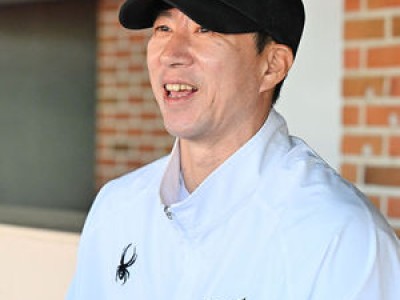 리빙 레전드 왜 갑작스럽게 은퇴 선언했나