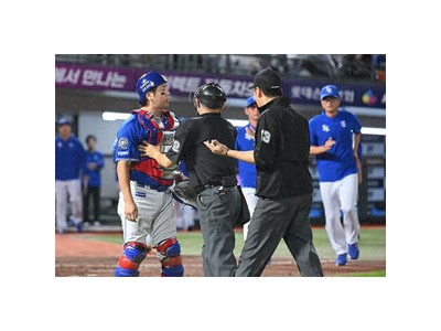 강민호 1루심과 갑작스러운 언쟁에 팬들 황당